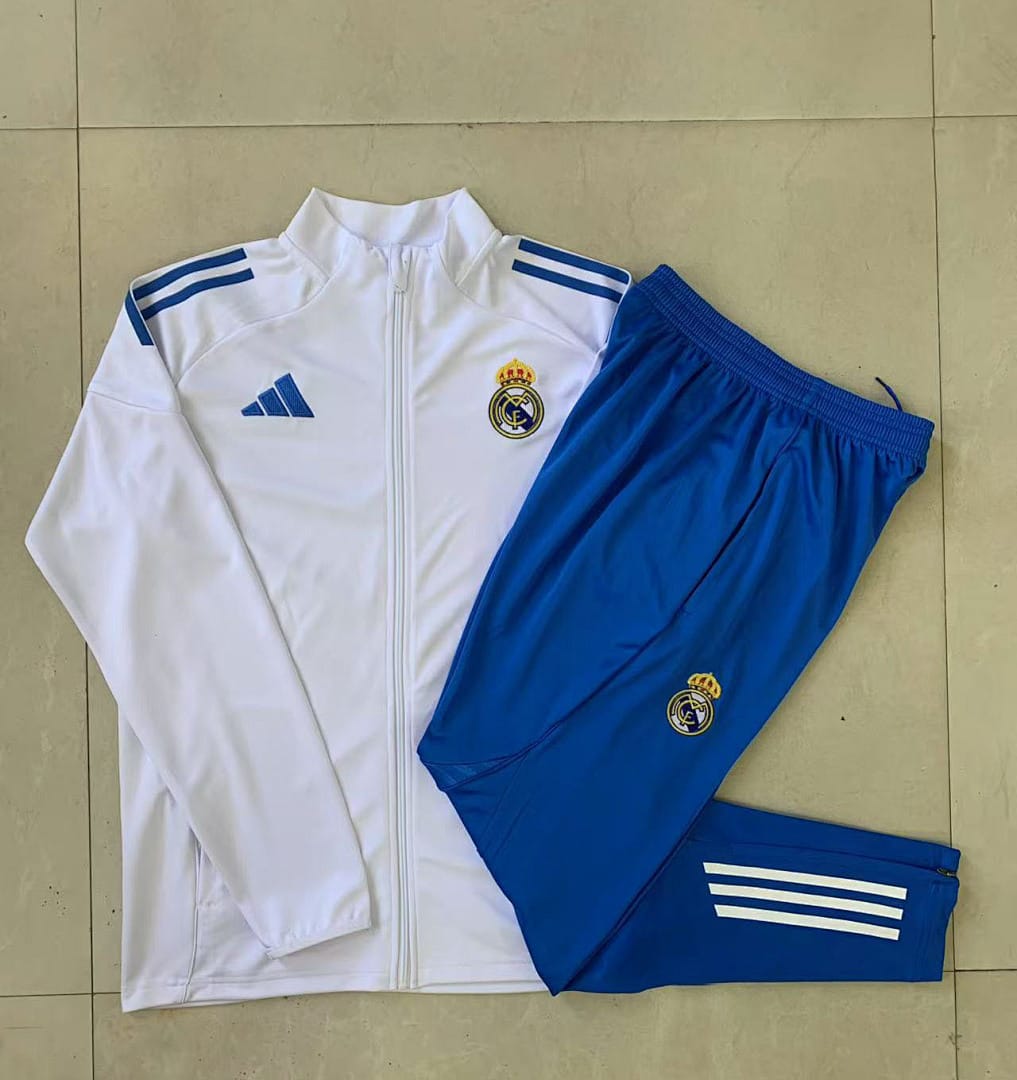 Real Madrid 25/26 Chaqueta Niño · Blanco · Tres Rayas Celeste