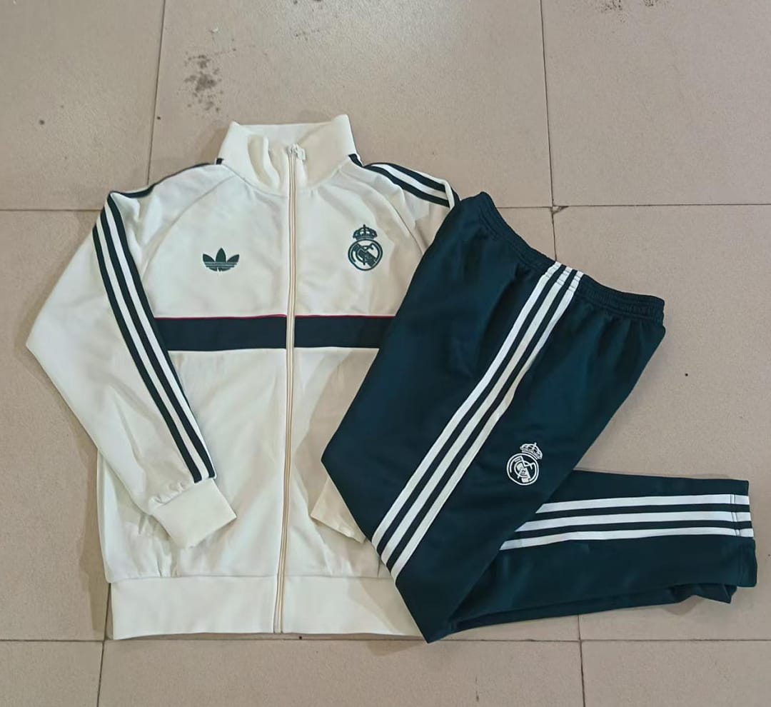 Real Madrid 26/27 Chaqueta Niño · Beige · Detalles Verde Oscuro